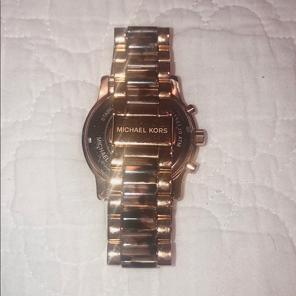 Michael Kors Rose Gold Watch - Picture 2 of 2